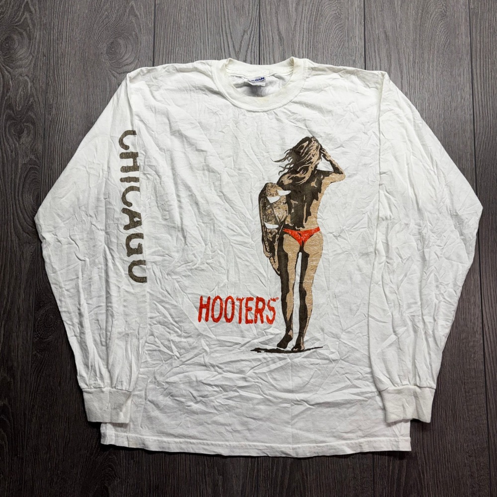 Vintage Hooters Chicago Long Sleeve T-Shirt Mens Medium White Graphic 2000s Y2K